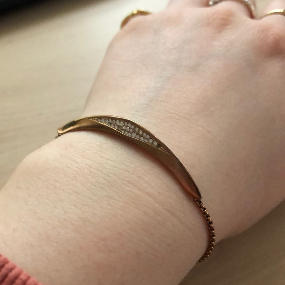 Micheal Kors dangling bracelet - Picture 3 of 3